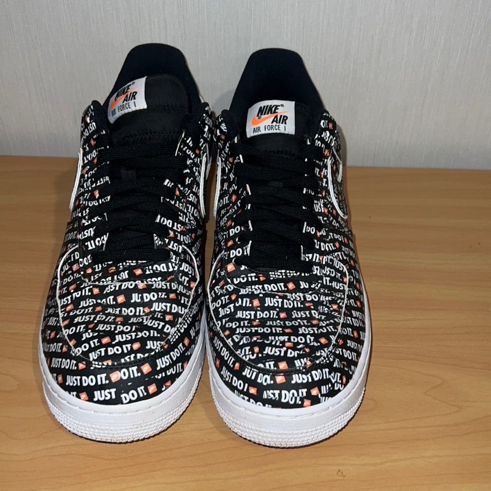 Men’s Nike Air Force ones wore once